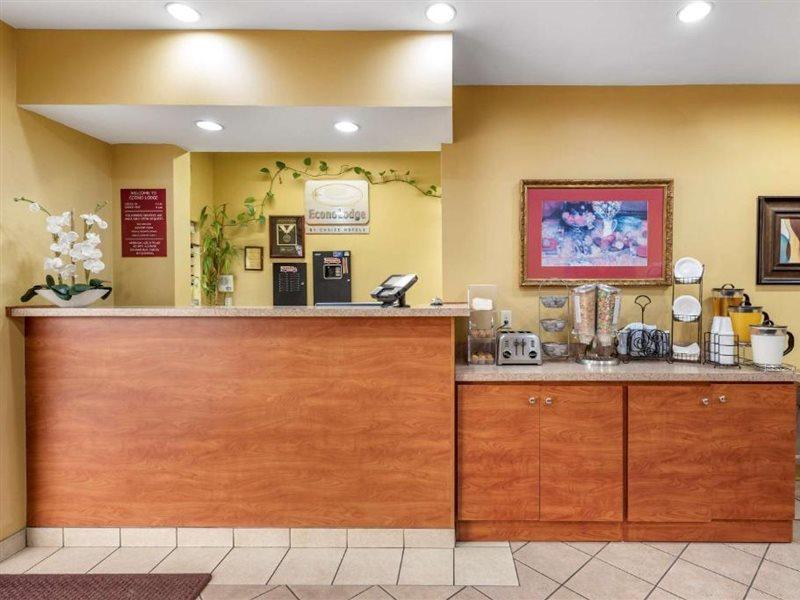 Econo Lodge Louisville Airport Bagian luar foto