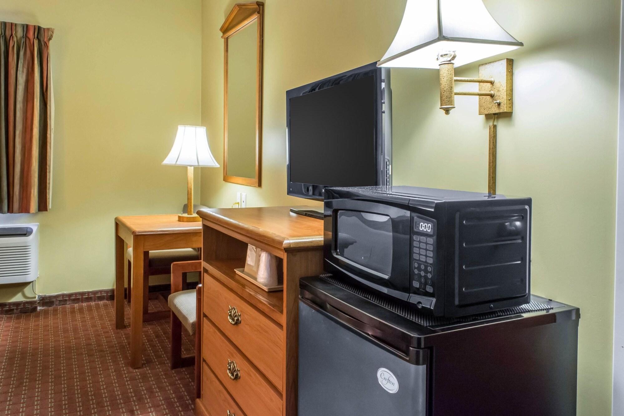 Econo Lodge Louisville Airport Bagian luar foto