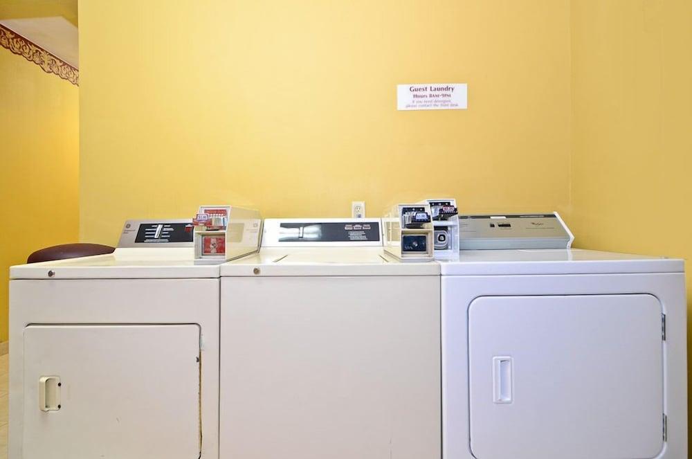 Econo Lodge Louisville Airport Bagian luar foto