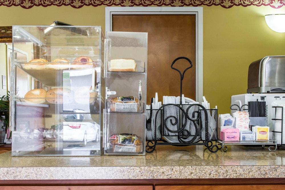 Econo Lodge Louisville Airport Bagian luar foto