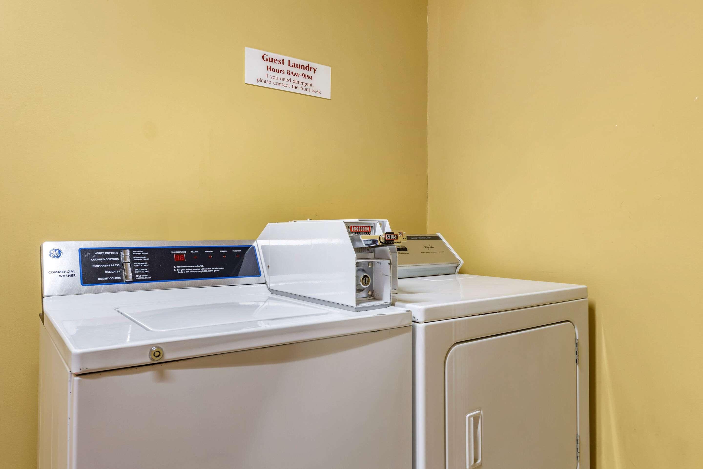 Econo Lodge Louisville Airport Bagian luar foto