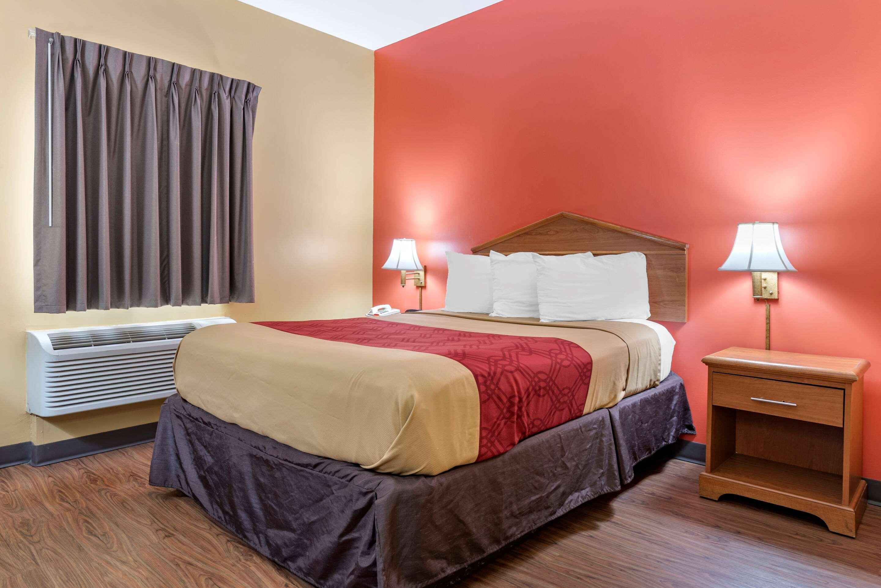 Econo Lodge Louisville Airport Bagian luar foto