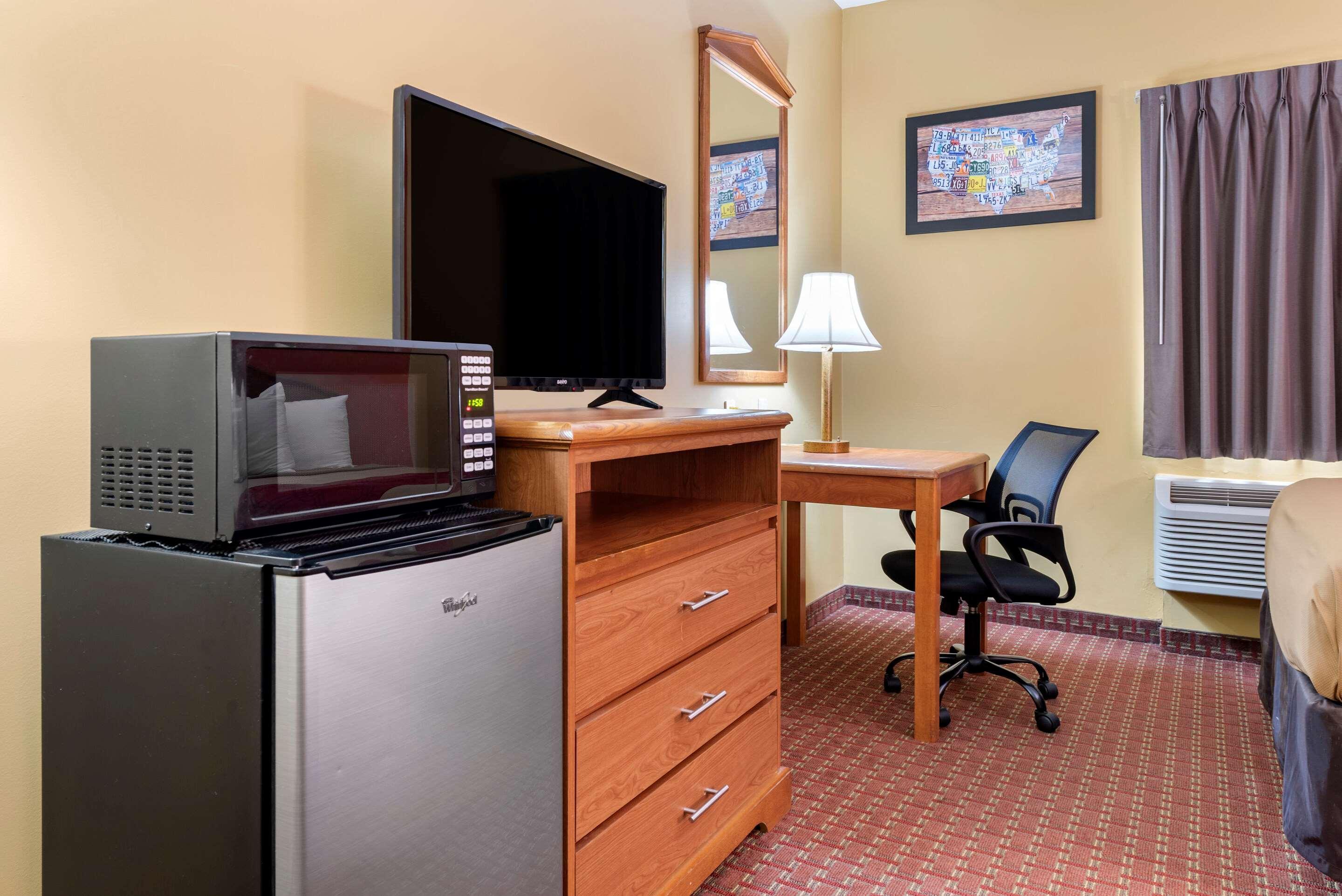 Econo Lodge Louisville Airport Bagian luar foto