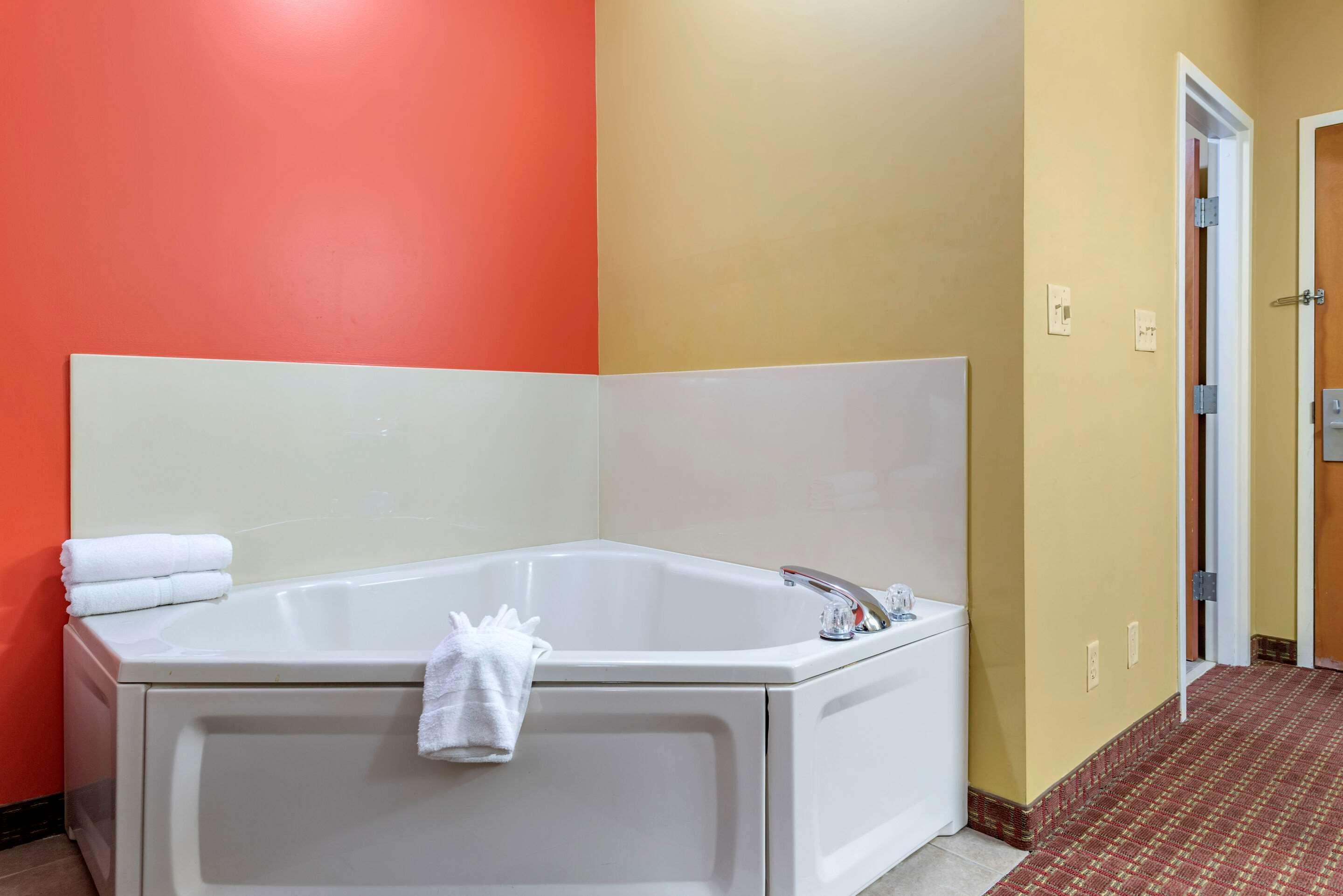 Econo Lodge Louisville Airport Bagian luar foto