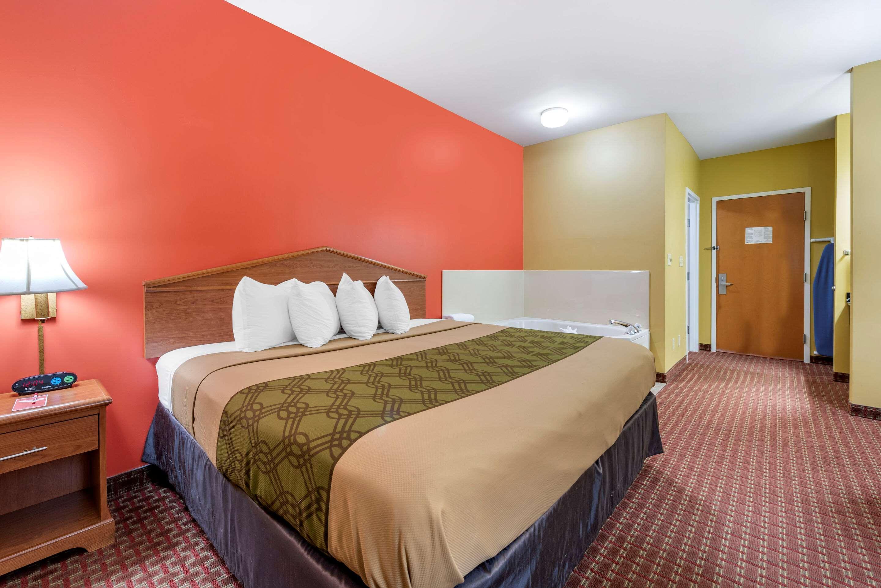 Econo Lodge Louisville Airport Bagian luar foto