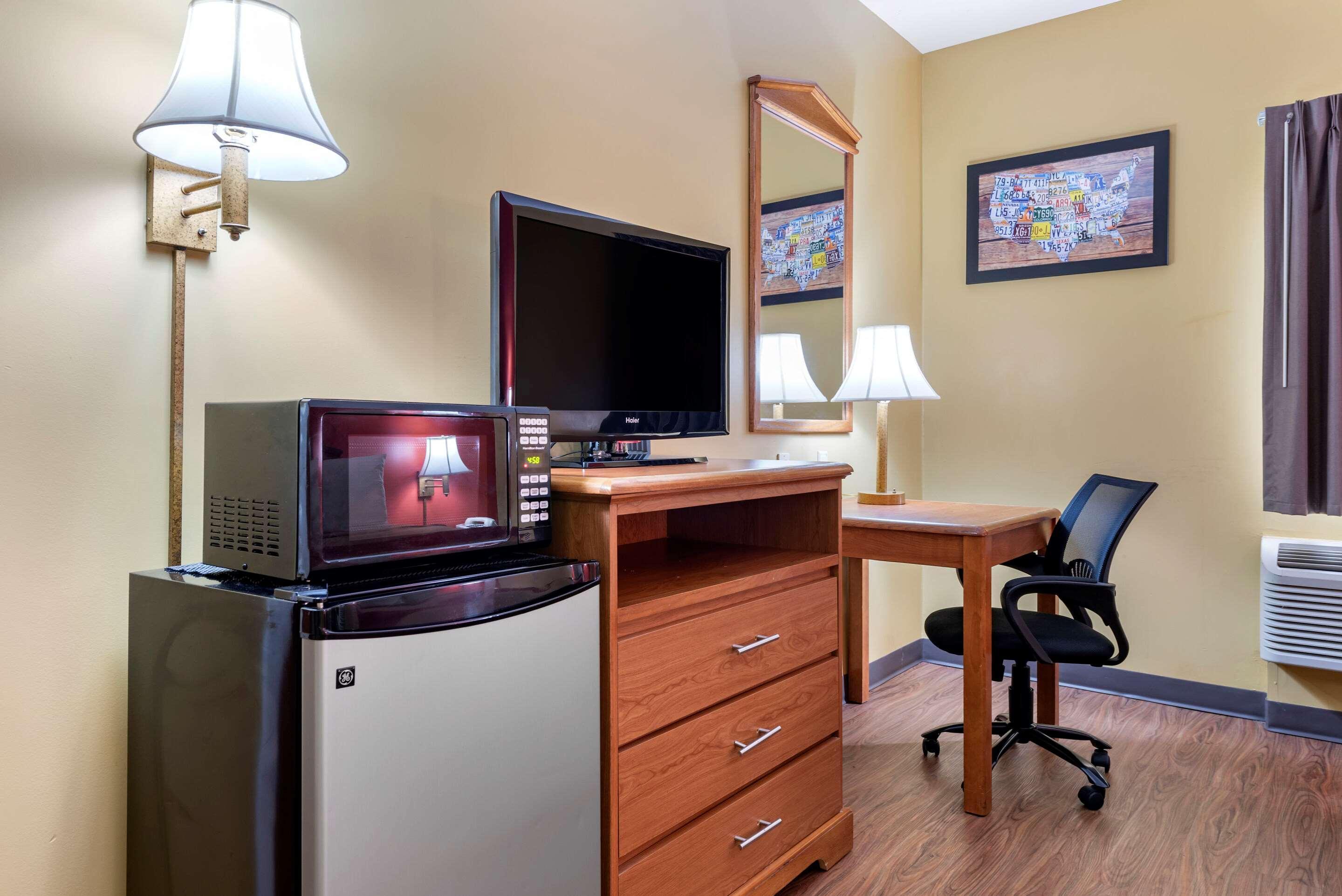 Econo Lodge Louisville Airport Bagian luar foto