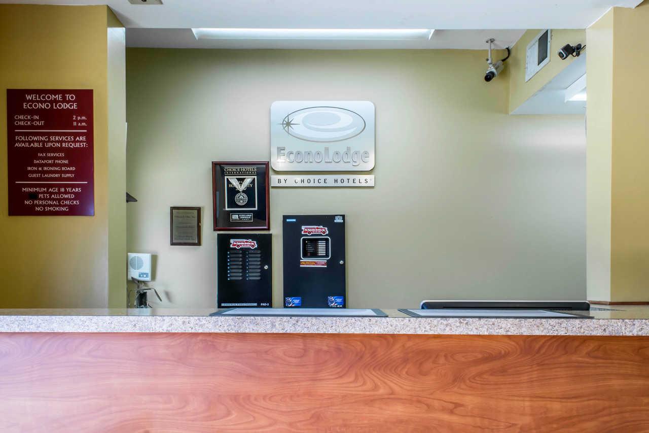 Econo Lodge Louisville Airport Bagian luar foto