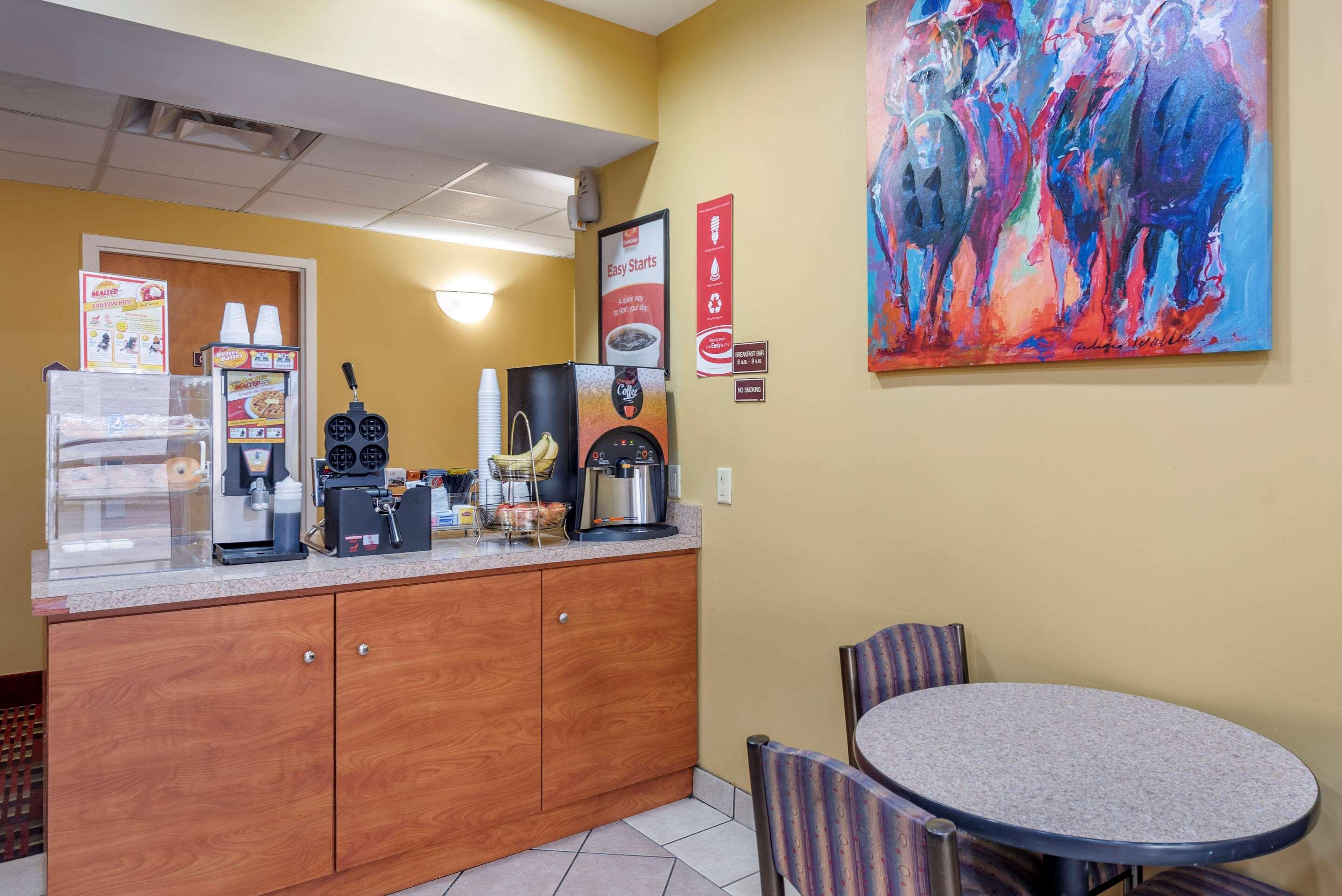 Econo Lodge Louisville Airport Bagian luar foto