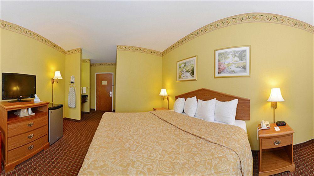 Econo Lodge Louisville Airport Bagian luar foto
